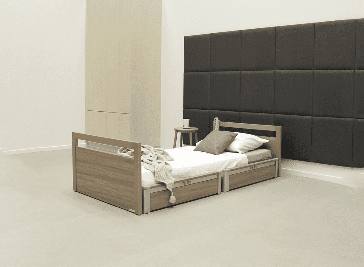habitacion con cama y cabecero oscuro